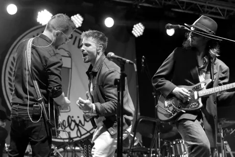 Prvonagrajena fotografija natečaja Dogodki v občini Radovljica: Žan Serčič 2, avtor Damjan Markovec. Fotografija je nastala na prireditvi Okusi piva Radovljica junija 2023.