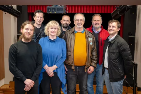 Od leve: Uroš Košir, Aljaž Pogačnik, Henrika Zupan, Andrej Gaspari, Aleš Bedič, Martin Šolar (tudi člana društva) ter Matjaž Ravbar / Foto: Nik Bertoncelj