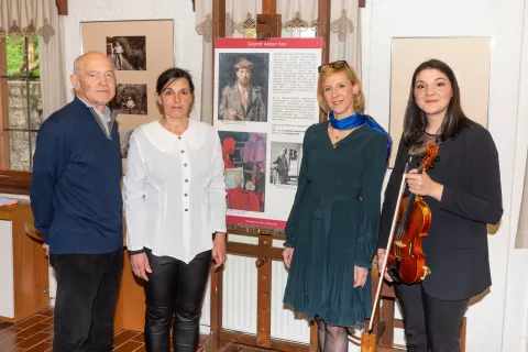 Nastopili so na odprtju razstave: Franc Berčič - Berko, Andreja Kenda, Minca Rihtaršič in violinistka Ana Šolar. / Foto: Simon Benedičič