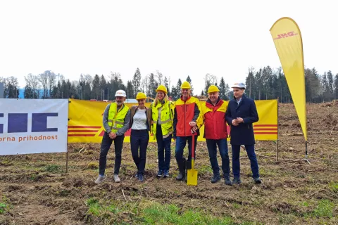 DHL Express Slovenija je na Brniku začel graditi nov logistični center. / Foto: DHL Express Slovenija