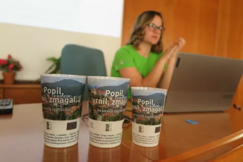 Pralni kozarciza večkratno uporabo že postajajo del prireditev na loškem koncu in so tudi del projekta Čisto Škofjeloško. / Foto: Vilma Stanovnik