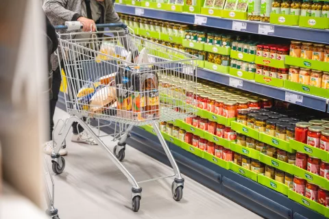 trgovina voziček hrana / Foto: Nik Bertoncelj