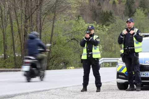 merjenje hitrosti radar policija avtomobil motor varnost v prometu nesreča / Foto: Gorazd Kavčič