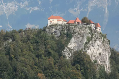 Blejski grad je eden od 22 gradov v lasti ministrstva za kulturo. Zadnjih 18 let ga upravlja Zavod za kulturo Bled. / Foto: Gorazd Kavčič