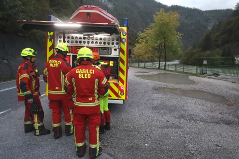 vaja zaščita in reševanje v skupni organizaciji Civilne zaščite Občine Bled in Civilne zaščite Občine Bohinj Soteska 23 GRS Bohinj gorska reševalna gasilci reka Sava Bohinjka železnica vlak / Foto: Gorazd Kavčič
