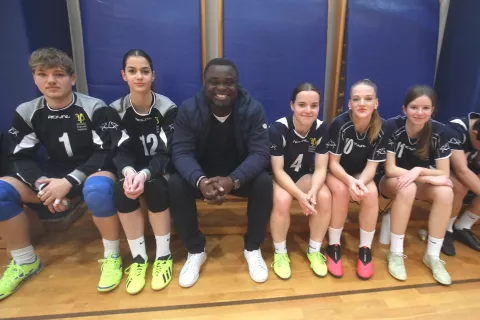 nogomet prireditev obisk nekdanji reprezentančni temnopolti nogometaš Gerald Asamoah ambasador UEFA EURO 2024 gimnazija Franceta Prešerna GFP Kranj / Foto: Gorazd Kavčič