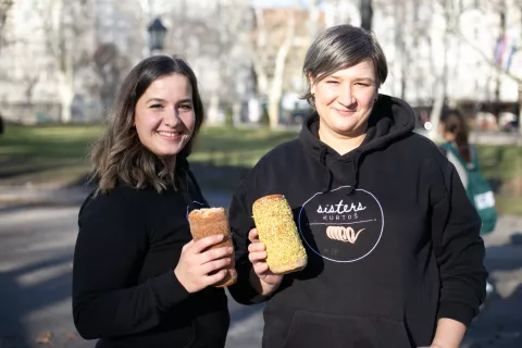 Maša in Špela Debevc / Foto: osebni arhiv (Dorothea Žajgar)