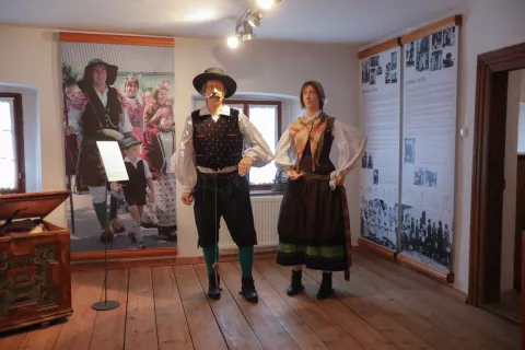 Obiskovalci se skozi iskanje dnevnika spoznajo z bogato rate&scaron;ko kulturo. / Foto: Tina Dokl