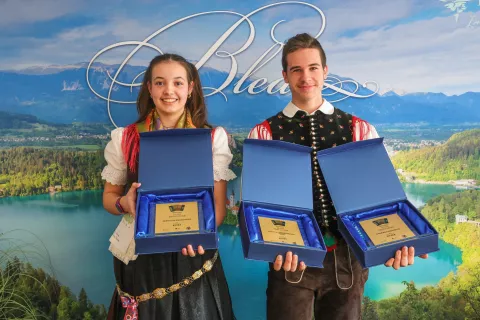 Zala Praper Šipek in Filip Pintar / Foto: Miro Zalokar