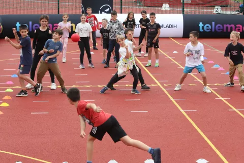 &Scaron;olarji so se pomerili tudi v igri med dvema ognjema. / Foto: Gorazd Kavčič