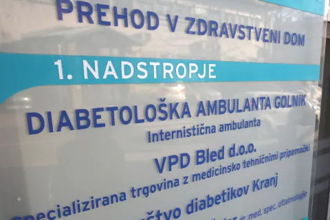 diabetološka ambulanta Golnik internistična ambulanta ZD zdravstveni dom Kranj tabla / Foto: Gorazd Kavčič
