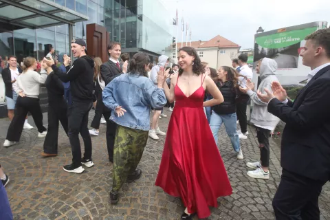 ples četvorka gimnazija Kranj maj 2024 srednješolci matura srednja šola / Foto: Gorazd Kavčič