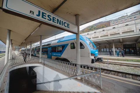 Gorenjski župani opozarjajo, da je trenutno stanje železniške infrastrukture na Jesenicah v slabem stanju. / Foto: Nik Bertoncelj