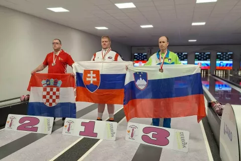 Marjan Žalar (prvi z desne) je iz Poljske prišel s tremi odličji. / Foto: Arhiv Ak