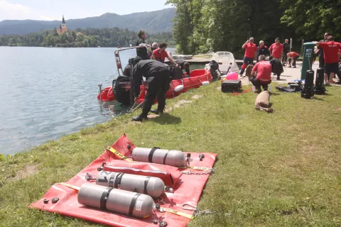 Državne vaje so se udeležili potapljači z vseh šestnajstih slovenskih podvodnih reševalnih postaj. / Foto: Gorazd Kavčič