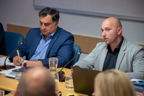 Direktor Zavoda za šport Jesenice Jure Čebokli (desno) / Foto: Nik Bertoncelj