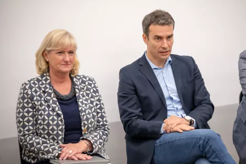 Županja Henrika Zupan in sekretar v kabinetu ministrice za infrastrukturo Jernej Pavlič / Foto: Nik Bertoncelj