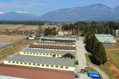 vojašnica Kranj Petra Petriča / Foto: Tina Dokl