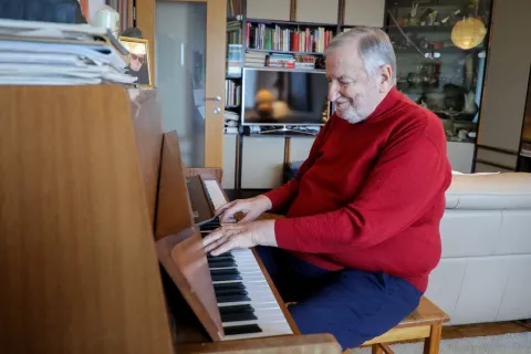 Častni občan Škofje Loke bo postal Tomaž Tozon, in sicer za ohranjanje slovenske glasbe, jezika in kulture. / Foto: Tina Dokl