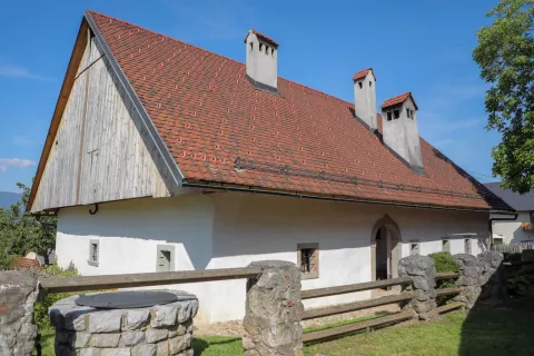 Podpis pogodbe za prenovo Prešernove domačije Direktor podjetja Kovinar – gradnje ST Jernej Mrak in ministrica za kulturo Asta Vrečko Vrba / Foto: Tina Dokl