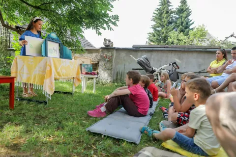 pravljice krice krace na fotografiji Brina Bavdek učenka kamišibaja / Foto: Tina Dokl