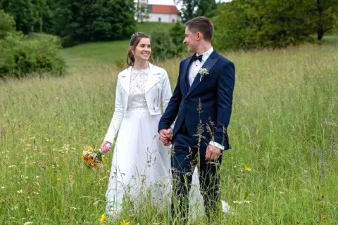 Urša Bogataj je večno zvestobo svojemu partnerju Sandiju Križnarju obljubila na prvo junijsko soboto. / Foto: Instagram / Urša Bogataj / Foto: 