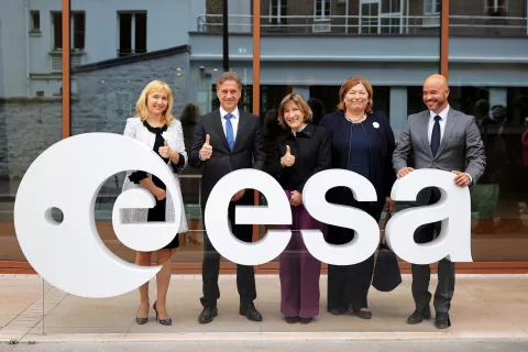 Francija, Pariz.Slovenski podpis sporazuma za polnopravno clanstvo Slovenije v Evropski vesoljski agenciji (ESA). / Foto: Ukom/daniel Novakovic/sta