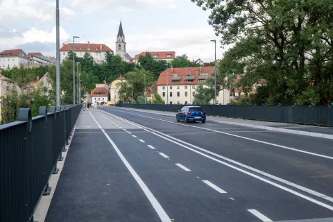 Odprt most čez reko Savo na Ljubljanski cesti v Kranju / Foto: Primož Pičulin