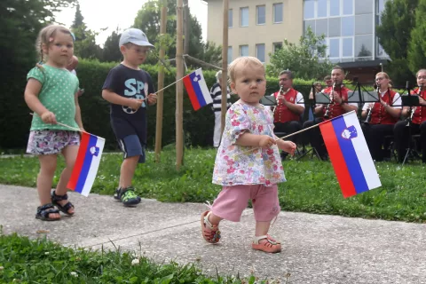 dan državnosti Slovenija praznik slovenska zastava otroci potomci slovenski narod / Foto: Gorazd Kavčič