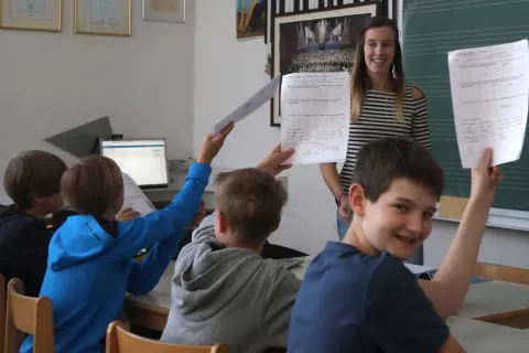 učenje učiteljica učenci osnovna šola OŠ Šenčur / Foto: Gorazd Kavčič