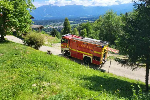 Gasilci GARS Kranj dovažajo vodo na območja, kjer je primanjkuje. / Foto: GARS Kranj
