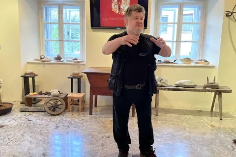 Andrej Mlakar ob odprtju razstave / Foto: Tanja Mlinar