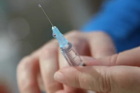 cepljenje oslovski kašelj otroci pediater pregled zdravnik zdravstveni dom preventiva obolelost cepivo igla / Foto: Gorazd Kavčič