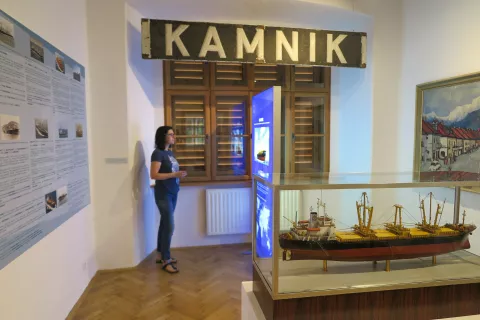 Na razstavi ima posebno mesto ladja Kamnik. / Foto: Jasna Paladin