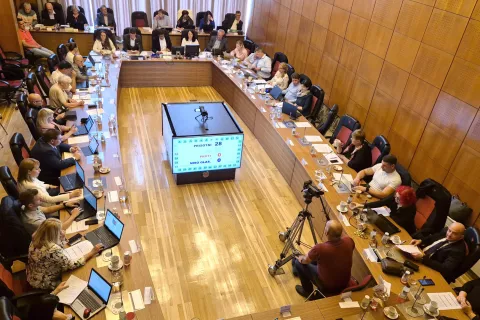 Kranjski mestni svet je podal soglasje k sodni poravnavi med Mestno občino Kranj in Skladom obrtnikov in podjetnikov. / Foto: Simon Šubic / Foto: 