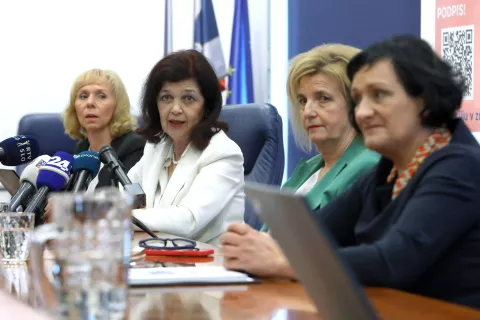 Na novinarski konferenci so poudarili, da predlog spremembe zakonika ni čarobna rešitev, vendar daje jasno sporočilo: nasilje je nedopustno in mora biti sankcionirano. / Foto: Gorazd Kavčič / Foto: 