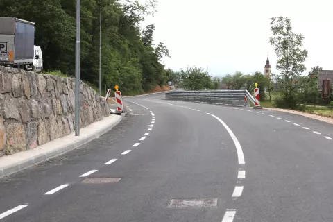 Rekonstrukcija spodnjega odseka ceste proti krvavški žičnici je pri koncu. / Foto: Gorazd Kavčič / Foto: 