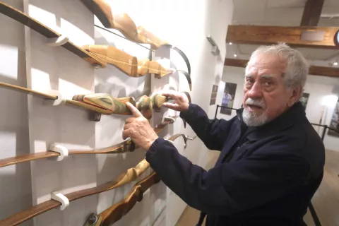 Franc Oblak - Aci, dolgoletni lokostrelec in mojster izdelovanja lokov / Foto: Gorazd Kavčič / Foto: 