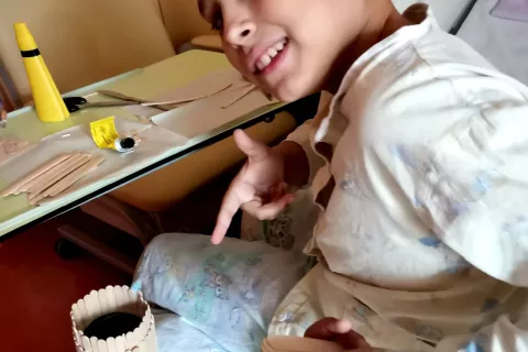 Odkar pomni, Luka Omerzu rad ustvarja z lesom. Te ljubezni ni opustil niti v času zdravljenja. / Foto: osebni arhiv / Foto: 