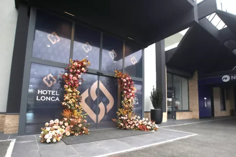 V Hotelu Lonca, ki je vrata odprl novembra lani, so v prvih mesecih delovanja zelo zadovoljni z obiskom. / Foto: Gorazd Kavčič / Foto: 