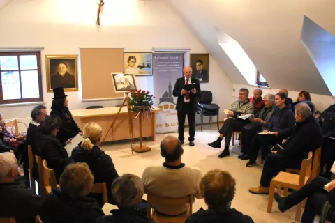 Zbrani v dvorani Pirčevega doma na Taboru / Foto: Jožef Perne / Foto: 