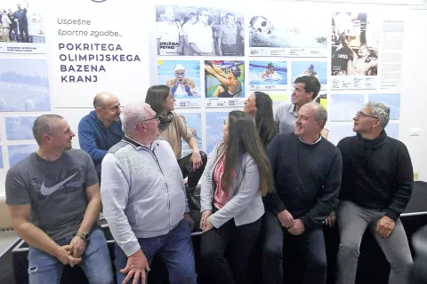 Z odprtja Galerije slavnih (z leve): zgoraj – plavalci Marko Milenkovič, Nataša Kejžar, Anja Čarman Cekič in Peter John Stevens; spodaj – plavalca Emil Tahirovič in Darjan Petrič, podžupanja Manja Zorko, direktor Zavoda za šport Kranj Tadej Peranovič in Igor Štirn, nekdanji selektor vaterpolske reprezentance / Foto: Gorazd Kavčič / Foto: 