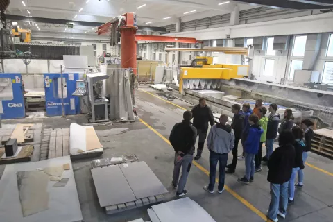 Med deficitarne poklice sodijo tudi kamnoseki (fotografija je simbolična). / Foto: Gorazd Kavčič / Foto: 