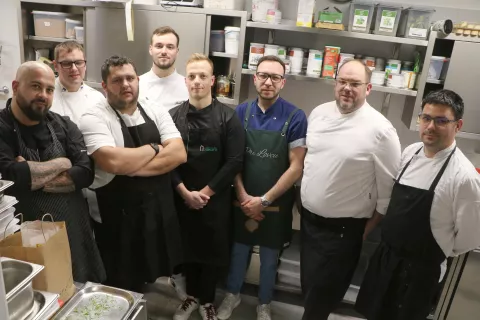 Kuharska zasedba decembrskega kulinaričnega dogodka, ki ga je ponovno gostil Hotel Bohinj / Foto: Alenka Brun / Foto: 