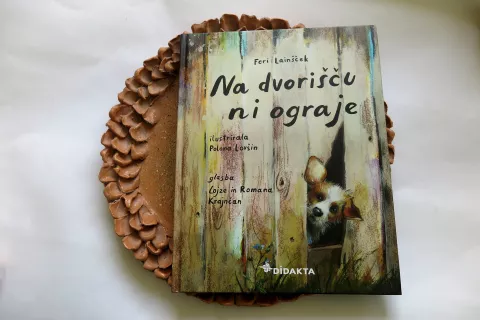 Najprej so bile pesmi, potem predstava, zdaj je tu še knjiga in zgoščenka z uglasbenimi pesmicami. / Foto: Igor Kavčič / Foto: 