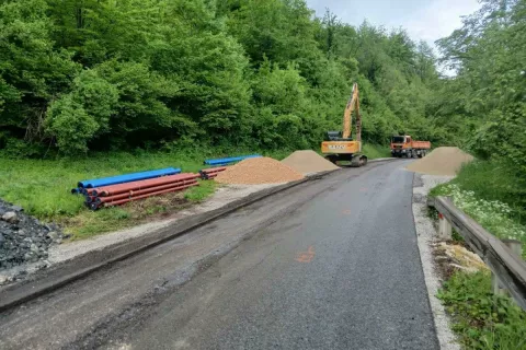 Promet bo po cesti skozi Korita predvidoma stekel v torek.