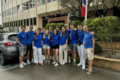 Mesto La Ciotat na Azurni obali je obiskalo dvanajst kranjskih dijakov s profesorjema. / Foto: MOK