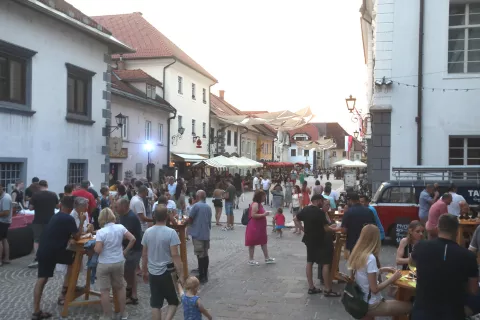 koncert pevka Ana Soklič četrtkova odprta kuhinja center Radovljica / Foto: Gorazd Kavčič