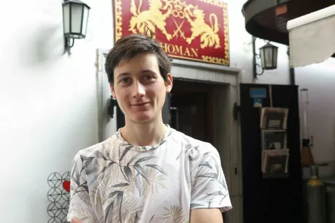 Simpatičnega Ceneta Prevca po novem lahko srečate v priljubljeni loški kavarni in slaščičarni Homan. / Foto: Vilma Stanovnik / Foto: 