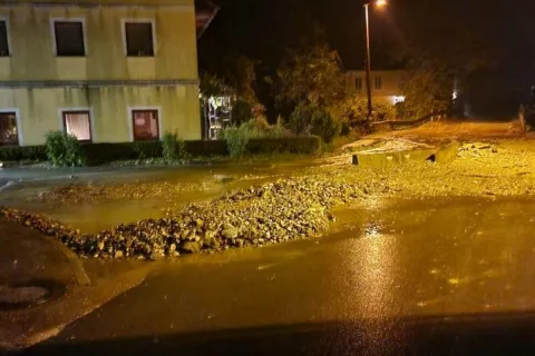 Največ škode je nastalo na občinskih cestah in vodotokih. / Foto: Občina Kamnik / Foto: 
